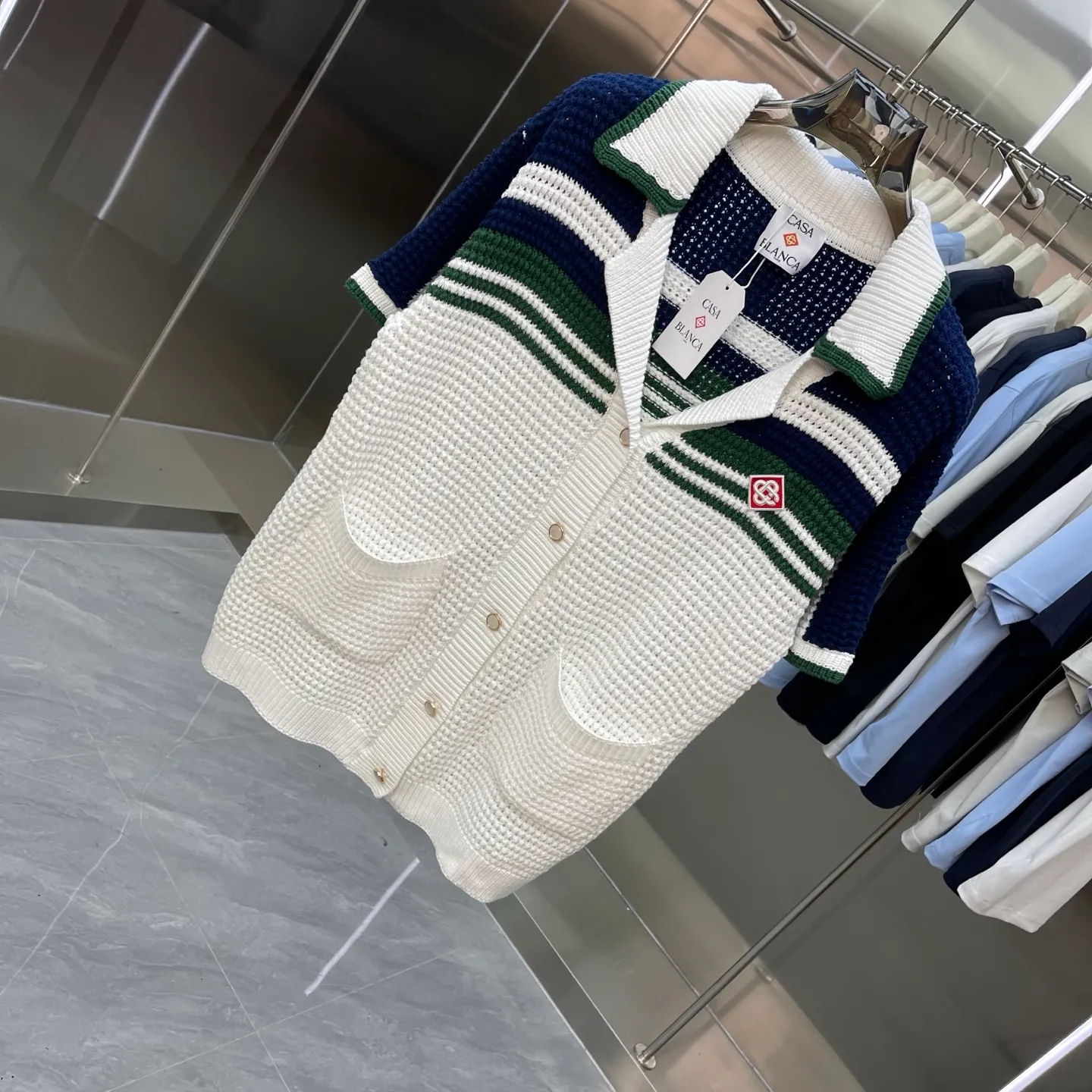 CASABLANCA Casablanca sweater suit (high version) Original development Comfortable upper body Imported equipment Original high-density embroidered seal Two-color splicing Hand-sewn cuffs + hem Made by domestic first-line brands Factory OEM workmanship Impeccable Sizes: S M L XL XXL